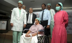 dr-gokhales-team-with-the-patient