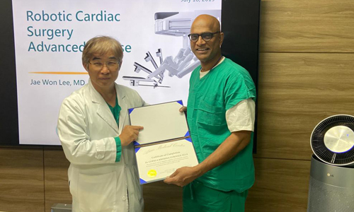 Dr Gokhale got certificate for doing DaVinci robotic assisted heart surgeries